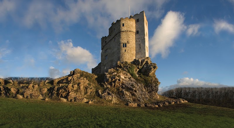 Roch Castle - IguanaGoGo